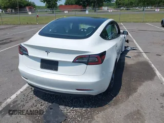 2023 Tesla Model 3 с VIN 5YJ3E1EAXPF645384, выставлен на аукционе IAAI как лот 42401955 с пробегом 18 031 миль миль и . История ставок и продаж доступна на DreamBid. Изображение 4.