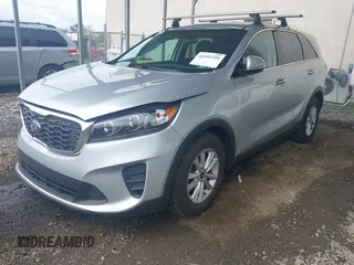 2019 Kia Sorento LX z VIN 5XYPGDA58KG482726, wystawiony jako IAAI lot #42192199 z przebiegiem 79 545 mil mil oraz . Historia ofert i sprzedaży dostępna na DreamBid. Obrazek 17.