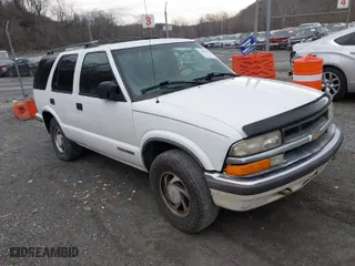 1999 Chevrolet Blazer LS with VIN 1GNDT13W0X2207959, listed as a IAAI auction lot 41480348 with 220,877 mi miles. Bid and sale history available at carsss.com. Image 1.