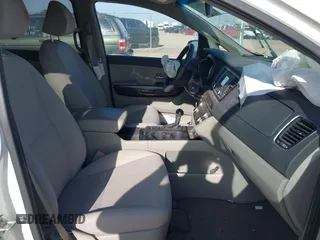 2016 Kia Sedona LX with VIN KNDMB5C18G6142343, listed as a IAAI auction lot 41889625 with 95,001 mi miles. Bid and sale history available at carsss.com. Image 5.