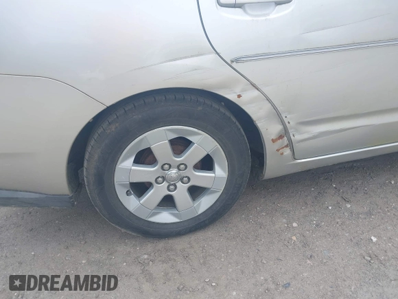 2005 Toyota Prius z VIN JTDKB20U257051452, wystawiony jako IAAI lot #42451660 z przebiegiem 166 106 mil mil oraz . Historia ofert i sprzedaży dostępna na DreamBid. Obrazek 6.