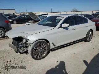 2021 BMW 5 Series 530i z VIN WBA53BH02MCF56120, wystawiony jako Copart lot #46347145 z przebiegiem 66 470 mil mil oraz Szkoda całkowita • Salvage title. Historia ofert i sprzedaży dostępna na DreamBid. Obrazek 1.