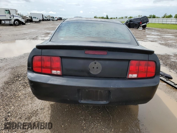 2008 Ford Mustang Deluxe with VIN 1ZVHT80N685198860, listed as a Copart auction lot 71118364 with 162,611 mi miles and Salvage title. Bid and sale history available at DreamBid. Image 6.