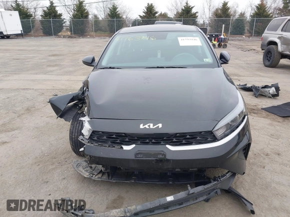 2024 Kia Forte LXS z VIN 3KPF24ADXRE744271, wystawiony jako IAAI lot #41793946 z przebiegiem 11 923 mil mil oraz . Historia ofert i sprzedaży dostępna na DreamBid. Obrazek 13.