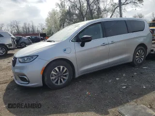 2024 Chrysler Pacifica Hybrid Select z VIN 2C4RC1S71RR141595, wystawiony jako Copart lot #51647615 z przebiegiem 20 475 mil mil oraz Nie do naprawy. Historia ofert i sprzedaży dostępna na DreamBid. Obrazek 1.