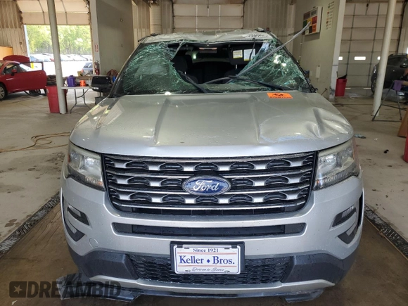 2017 Ford Explorer XLT with VIN 1FM5K8DHXHGC02258, listed as a Copart auction lot 55063895 with 111,488 mi miles and Salvage title. Bid and sale history available at DreamBid. Image 5.