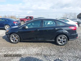 2018 Ford Focus SE z VIN 1FADP3FE9JL255818, wystawiony jako IAAI lot #42009017 z przebiegiem 79 329 mil mil oraz . Historia ofert i sprzedaży dostępna na DreamBid. Obrazek 15.