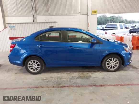 2020 Chevrolet Sonic LT z VIN 1G1JD5SB2L4138455, wystawiony jako IAAI lot #41651103 z przebiegiem 34 349 mil mil oraz . Historia ofert i sprzedaży dostępna na DreamBid. Obrazek 13.