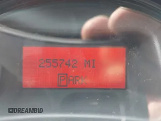 2008 Pontiac Grand Prix z VIN 2G2WP552481168418, wystawiony jako IAAI lot #42091279 z przebiegiem 255 742 mil mil oraz . Historia ofert i sprzedaży dostępna na DreamBid. Obrazek 7.