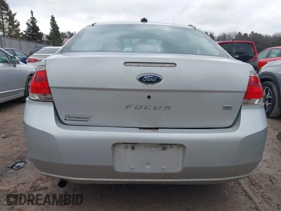2009 Ford Focus SE z VIN 1FAHP35N89W154055, wystawiony jako IAAI lot #41680350 z przebiegiem 165 476 mil mil oraz . Historia ofert i sprzedaży dostępna na DreamBid. Obrazek 16.