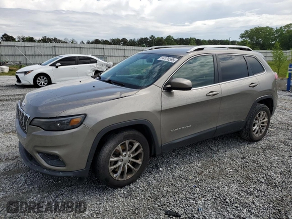 2019 Jeep Cherokee Latitude z VIN 1C4PJLCX5KD148002, wystawiony jako Copart lot #54170595 z przebiegiem 136 852 mil mil oraz Szkoda całkowita • Salvage title. Historia ofert i sprzedaży dostępna na DreamBid. Obrazek 1.