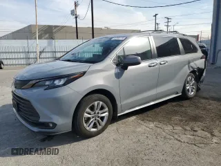 2022 Toyota Sienna XLE Woodland Edition with VIN 5TDASKFC8NS051083, listed as a Copart auction lot 82394134 with 31,538 mi miles and Salvage Title. Bid and sale history available at carsss.com. Image 1.