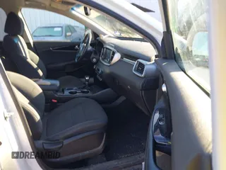 2019 Kia Sorento S V6 with VIN 5XYPG4A56KG601177, listed as a IAAI auction lot 41282318 with 132,373 mi miles. Bid and sale history available at carsss.com. Image 5.