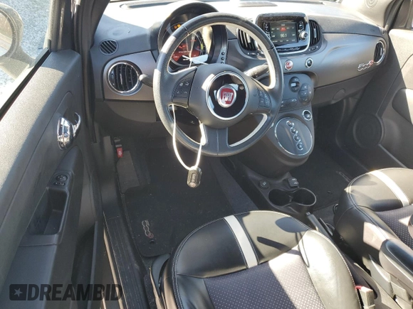 2016 FIAT 500e z VIN 3C3CFFGE7GT193152, wystawiony jako Copart lot #45916535 z przebiegiem 62 485 mil mil oraz Czysty tytuł • Clean title. Historia ofert i sprzedaży dostępna na DreamBid. Obrazek 8.