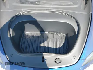 2025 Tesla Model 3 Long Range z VIN 5YJ3E1EB4SF876945, wystawiony jako IAAI lot #41518965 z przebiegiem 591 mil mil oraz . Historia ofert i sprzedaży dostępna na DreamBid. Obrazek 10.