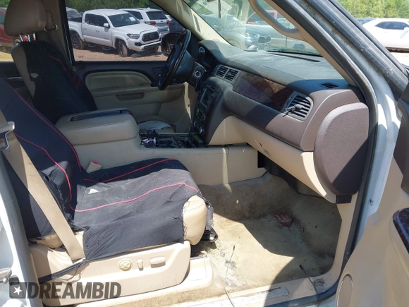 2011 GMC Yukon XL Denali with VIN 1GKS2MEF9BR198152, listed as a IAAI auction lot 41990816 with 235,010 mi miles. Bid and sale history available at carsss.com. Image 5.
