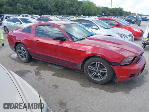 2012 Ford Mustang Premium z VIN 1ZVBP8AM2C5205750, wystawiony jako IAAI lot #42553306 z przebiegiem Nie podano mil oraz . Historia ofert i sprzedaży dostępna na DreamBid. Obrazek 1.