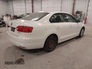 2013 Volkswagen Jetta Sedan SE with VIN 3VWDP7AJ1DM416331, listed as a IAAI auction lot 42037776 with 195,983 mi miles. Bid and sale history available at carsss.com. Image 4.