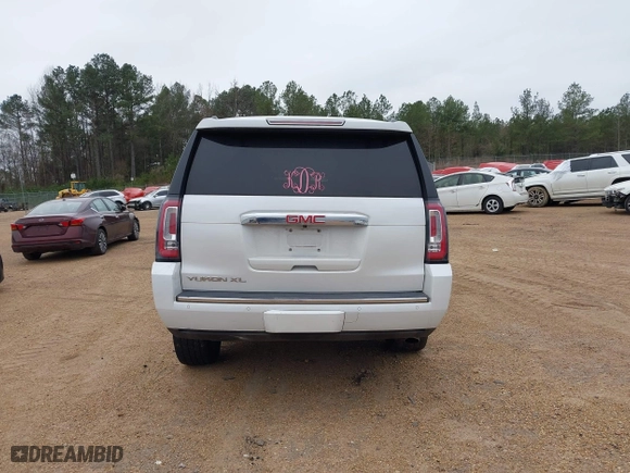 2016 GMC Yukon XL Denali with VIN 1GKS1HKJ8GR306576, listed as a IAAI auction lot 41518187 with 208,586 mi miles. Bid and sale history available at carsss.com. Image 17.