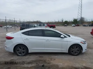 2017 Hyundai Elantra SE z VIN 5NPD84LF8HH162085, wystawiony jako IAAI lot #42153313 z przebiegiem 105 980 mil mil oraz . Historia ofert i sprzedaży dostępna na DreamBid. Obrazek 13.