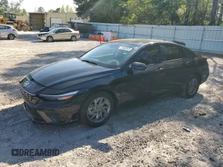2024 Hyundai Elantra SEL z VIN KMHLM4DG1RU756731, wystawiony jako Copart lot #53602975 z przebiegiem 15 394 mil mil oraz Szkoda całkowita • Salvage title. Historia ofert i sprzedaży dostępna na DreamBid. Obrazek 1.
