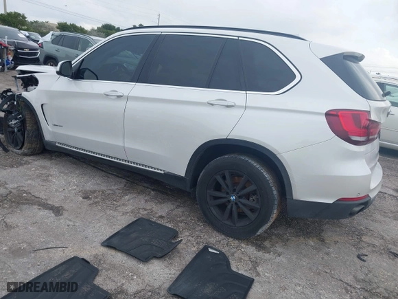 2015 BMW X5 sDrive35i with VIN 5UXKR2C53F0H37625, listed as a IAAI auction lot 41381467 with 110,524 mi miles. Bid and sale history available at carsss.com. Image 3.