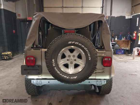 2004 Jeep Wrangler Sahara with VIN 1J4FA59S64P736389, listed as a IAAI auction lot 41432819 with 102,830 mi miles. Bid and sale history available at carsss.com. Image 16.