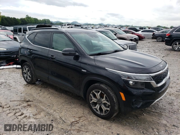 2021 Kia Seltos EX z VIN KNDERCAA6M7102971, wystawiony jako Copart lot #54679605 z przebiegiem 40 511 mil mil oraz Czysty tytuł • Clean title. Historia ofert i sprzedaży dostępna na DreamBid. Obrazek 4.