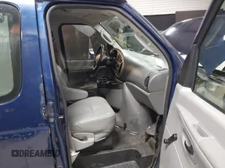 2008 Ford Econoline Passenger XL z VIN 1FBSS31L88DB31215, wystawiony jako IAAI lot #41899371 z przebiegiem 110 875 mil mil oraz . Historia ofert i sprzedaży dostępna na DreamBid. Obrazek 5.
