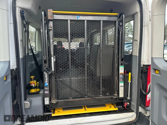2018 Ford Transit Passenger XL z VIN 1FBZX2CM1JKA87141, wystawiony jako Copart lot #62780235 z przebiegiem 210 850 mil mil oraz Czysty tytuł • Clean title. Historia ofert i sprzedaży dostępna na DreamBid. Obrazek 10.