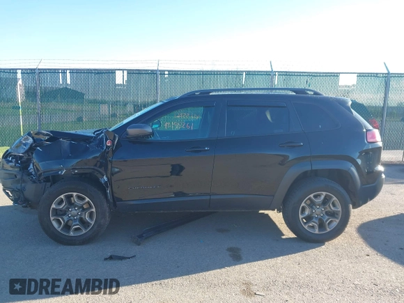 2019 Jeep Cherokee Trailhawk z VIN 1C4PJMBX0KD210316, wystawiony jako IAAI lot #42155261 z przebiegiem 100 889 mil mil oraz . Historia ofert i sprzedaży dostępna na DreamBid. Obrazek 14.