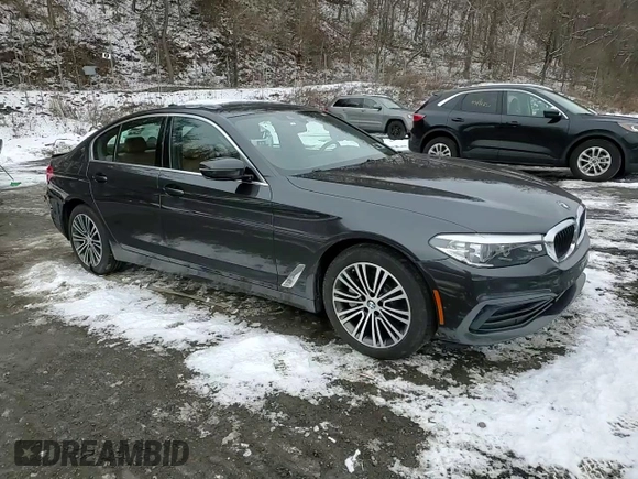 2019 BMW 5 Series 530i xDrive z VIN WBAJA7C52KWW22601, wystawiony jako Copart lot #43244135 z przebiegiem 99 958 mil mil oraz Szkoda całkowita • Salvage title. Historia ofert i sprzedaży dostępna na DreamBid. Obrazek 10.