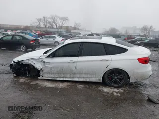 2017 BMW 3 Series z VIN WBA8Y3C32HG451028, wystawiony jako IAAI lot #41552648 z przebiegiem Nie podano mil oraz . Historia ofert i sprzedaży dostępna na DreamBid. Obrazek 14.