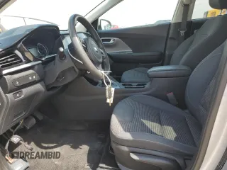 2020 Kia Niro LX with VIN KNDCB3LC5L5398022, listed as a Copart auction lot 57132154 with 198,581 mi miles and Clean Title. Bid and sale history available at carsss.com. Image 7.