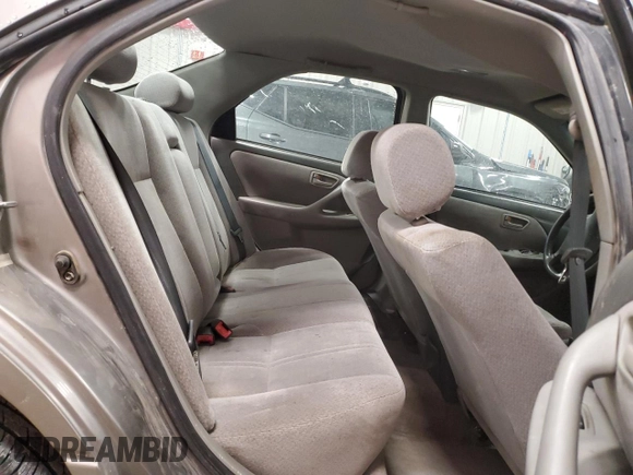 2000 Toyota Camry CE z VIN JT2BG22K8Y0445766, wystawiony jako Copart lot #55927725 z przebiegiem Nie podano mil oraz Czysty tytuł • Clean title. Historia ofert i sprzedaży dostępna na DreamBid. Obrazek 10.