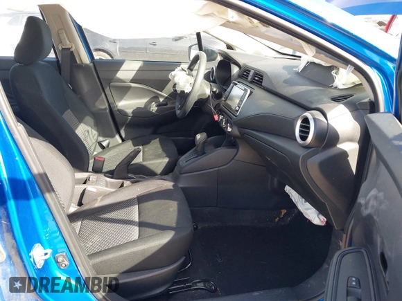 2024 Nissan Versa S z VIN 3N1CN8DV6RL845148, wystawiony jako IAAI lot #41734969 z przebiegiem 24 896 mil mil oraz . Historia ofert i sprzedaży dostępna na DreamBid. Obrazek 5.