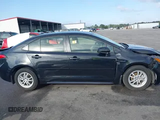 2021 Toyota Corolla Hybrid LE with VIN JTDEAMDE3MJ025426, listed as a IAAI auction lot 41922582 with 57,705 mi miles. Bid and sale history available at carsss.com. Image 14.