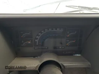 1989 GMC Safari z VIN 1GKDM15Z4KB517560, wystawiony jako Copart lot #51775615 z przebiegiem 152 882 mil mil oraz Szkody całkowita. Historia ofert i sprzedaży dostępna na DreamBid. Obrazek 9.