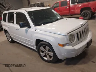 2011 Jeep Patriot Latitude z VIN 1J4NF1GB5BD118990, wystawiony jako IAAI lot #42103892 z przebiegiem 80 288 mil mil oraz . Historia ofert i sprzedaży dostępna na DreamBid. Obrazek 1.
