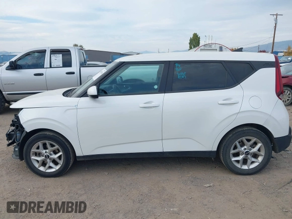 2020 Kia Soul LX with VIN KNDJ23AU0L7056999, listed as a IAAI auction lot 40407656 with 106,634 mi miles. Bid and sale history available at carsss.com. Image 15.