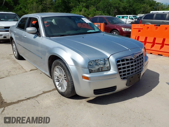 2008 Chrysler 300 LX z VIN 2C3LA43R68H106864, wystawiony jako IAAI lot #42044794 z przebiegiem 226 705 mil mil oraz . Historia ofert i sprzedaży dostępna na DreamBid. Obrazek 1.