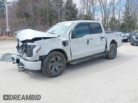 2024 Ford F-150 Lightning Lariat z VIN 1FT6W5L73RWG16719, wystawiony jako IAAI lot #41889644 z przebiegiem 5 031 mil mil oraz . Historia ofert i sprzedaży dostępna na DreamBid. Obrazek 19.