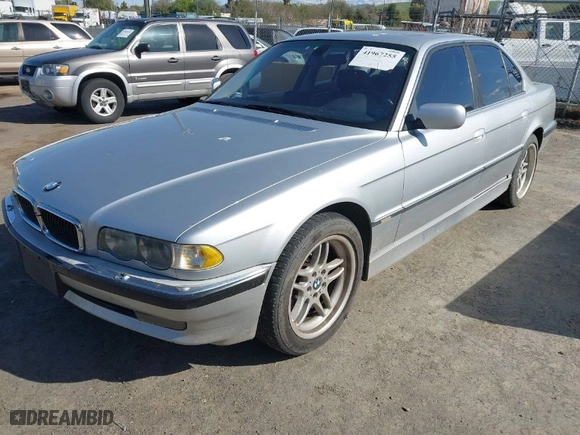 2001 BMW 7 Series 740iA with VIN WBAGG83451DN86662, listed as a IAAI auction lot 41967255 with 187,669 mi miles. Bid and sale history available at carsss.com. Image 2.