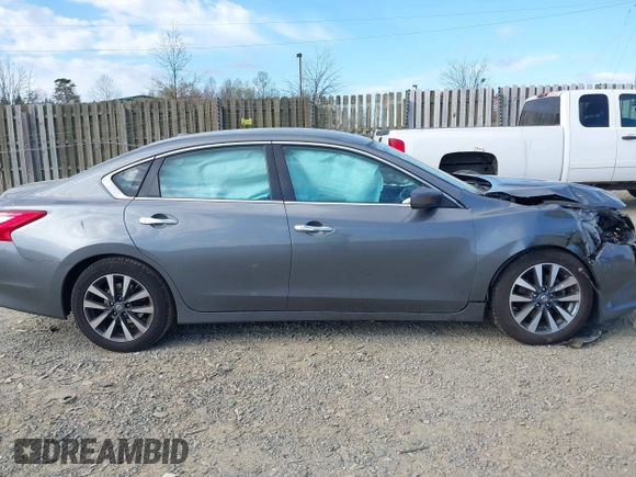 2017 Nissan Altima SV z VIN 1N4AL3AP0HC288370, wystawiony jako IAAI lot #41908701 z przebiegiem 80 551 mil mil oraz . Historia ofert i sprzedaży dostępna na DreamBid. Obrazek 13.