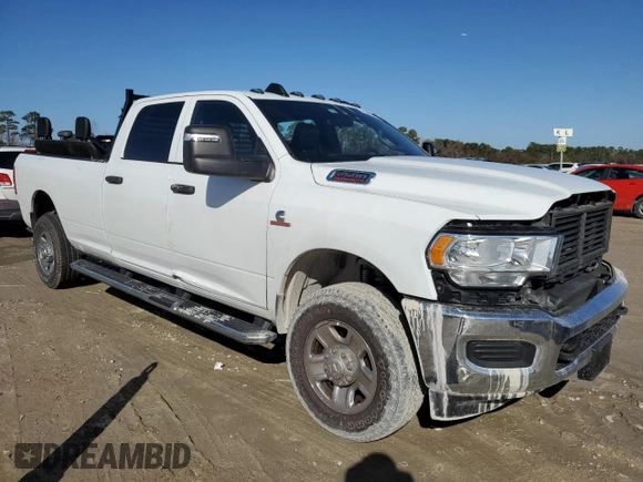 2024 Ram 2500 Tradesman z VIN 3C6UR5HL6RG253486, wystawiony jako Copart lot #43462095 z przebiegiem 34 638 mil mil oraz Szkoda całkowita • Salvage title. Historia ofert i sprzedaży dostępna na DreamBid. Obrazek 4.