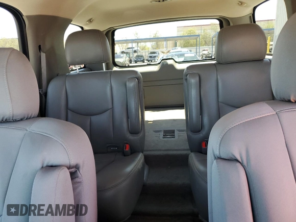 2005 Chevrolet Tahoe Z71 z VIN 1GNEK13T05R187021, wystawiony jako Copart lot #57180025 z przebiegiem 135 572 mil mil oraz Szkoda całkowita • Salvage title. Historia ofert i sprzedaży dostępna na DreamBid. Obrazek 10.
