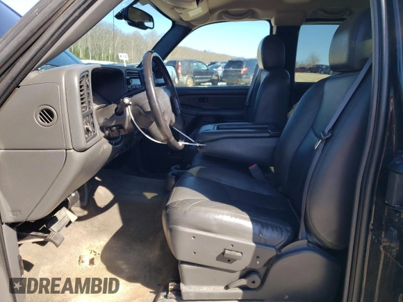 2006 GMC Sierra 1500 Work Truck z VIN 1GTEK19B96E203149, wystawiony jako Copart lot #52455995 z przebiegiem 147 476 mil mil oraz Czysty tytuł • Clean title. Historia ofert i sprzedaży dostępna na DreamBid. Obrazek 7.