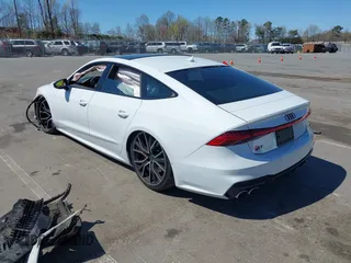 2021 Audi S7 Prestige z VIN WAUSFBF22MN075994, wystawiony jako IAAI lot #41903379 z przebiegiem Nie podano mil oraz . Historia ofert i sprzedaży dostępna na DreamBid. Obrazek 3.