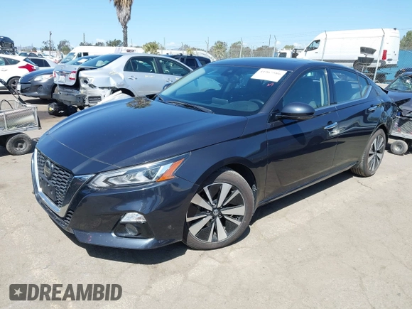 2019 Nissan Altima 2.5 SV with VIN 1N4BL4DVXKC192757, listed as a IAAI auction lot 41967586 with 31,066 mi miles. Bid and sale history available at carsss.com. Image 18.