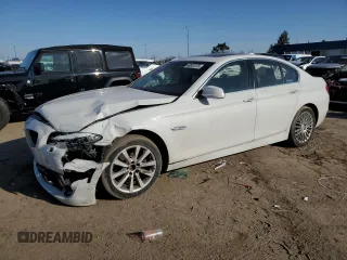 2013 BMW 5 Series 528i xDrive z VIN WBAXH5C51DD107260, wystawiony jako Copart lot #48537275 z przebiegiem 144 959 mil mil oraz Czysty tytuł • Clean title. Historia ofert i sprzedaży dostępna na DreamBid. Obrazek 1.